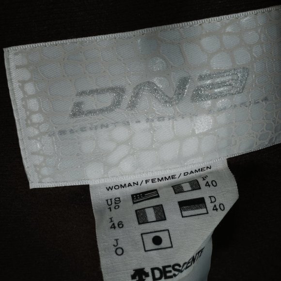 Descente Couture Blue and White Ski & Snow Jacket - Picture 15 of 16